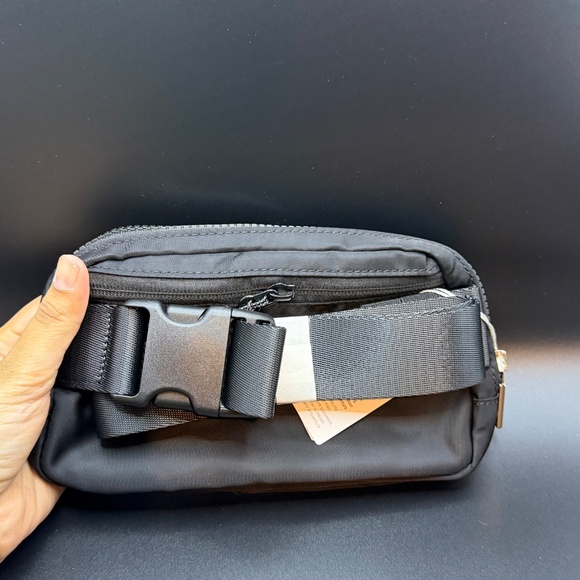 Lululemon Everywgere Belt Bag black - Picture 7 of 8